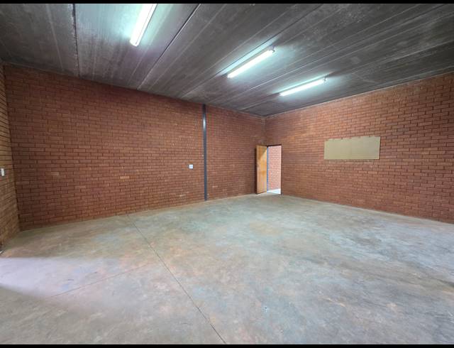 352M² WAREHOUSE TO LET IN ORMONDE